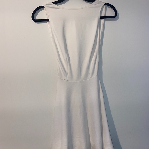 White backless dress - Picture 1 of 2